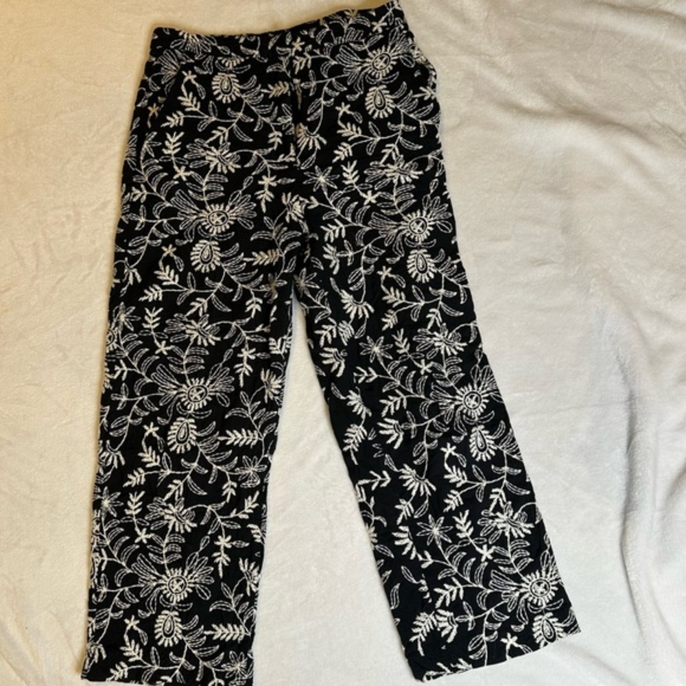 ZARA Women's Straight Fit Embroidered Floral Leaf Crop Pants Black White Sz L